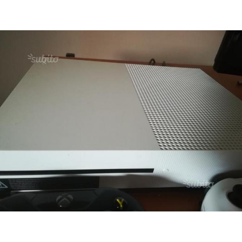 Xbox one s ps4